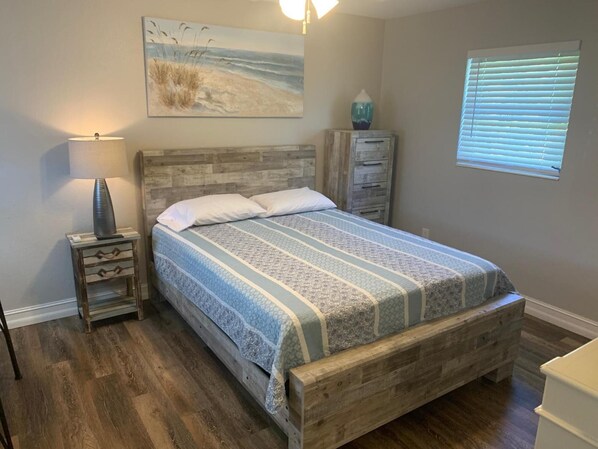 Camas con efecto memoria, decoración personalizada y muebles diferentes 