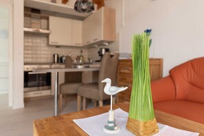 Unclassified image, 4 of 23, button