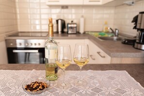 Réfrigérateur, micro-ondes, four, lave-vaisselle