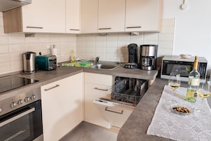 Réfrigérateur, micro-ondes, four, lave-vaisselle