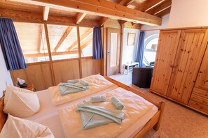 1 bedroom, travel cot, WiFi, bed sheets