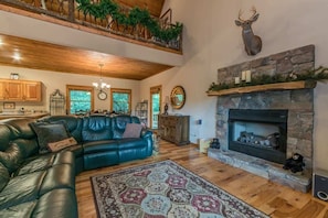 Smart TV, fireplace, DVD player, stereo