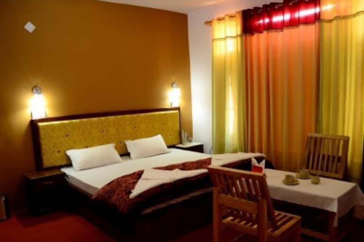 Deluxe Double Room, 1 Double Bed | Blackout drapes, cribs/infant beds, free WiFi, bed sheets