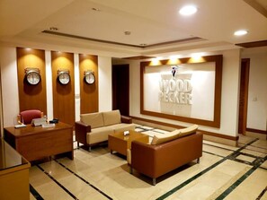 Lobby - Woodpecker Suites - suite 13 (153 S Bahria Town)
