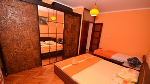 Comfort Apartment, Sea View | Iron/ironing board (on request), free WiFi, bed sheets - Apartments Ljubica (Igalo)