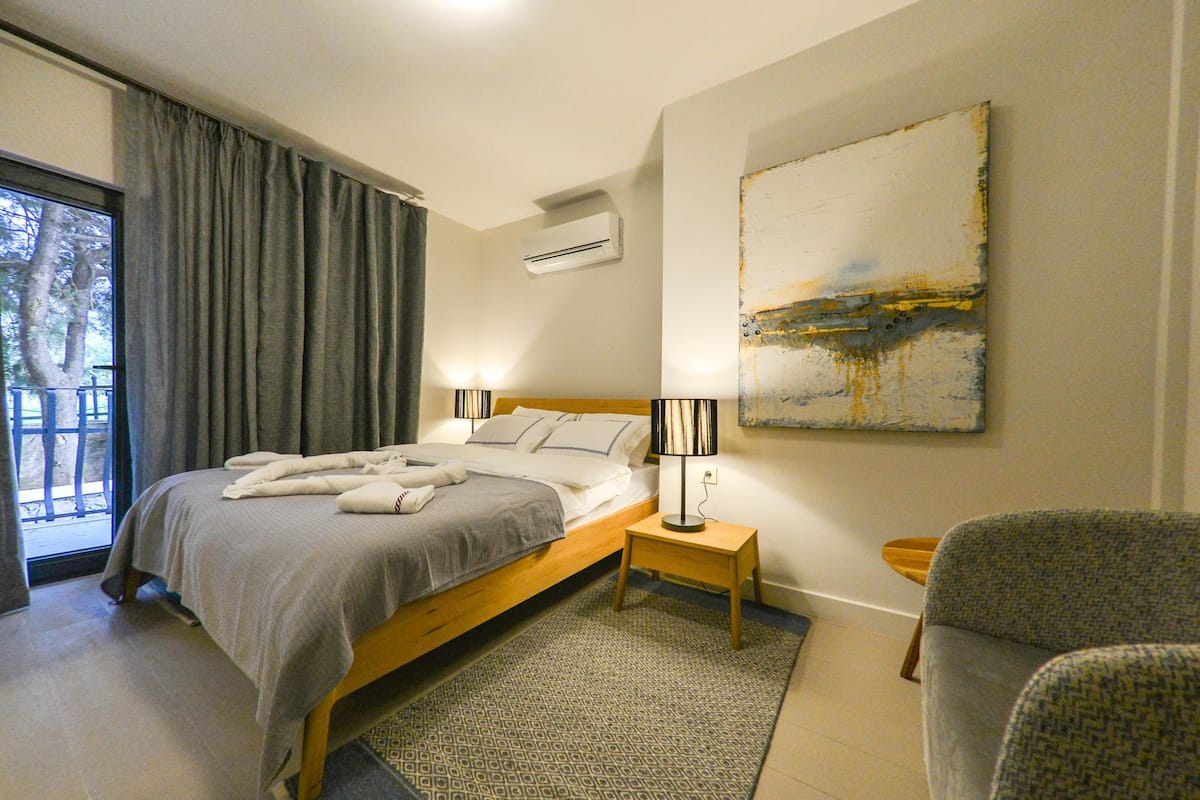 In-room safe, blackout curtains, iron/ironing board, free rollaway beds