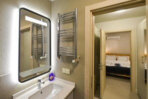 Premier Apartment, 2 Bedrooms, Valley View (Zeytin) | Bathroom