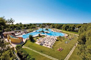 Schwimmbecken
