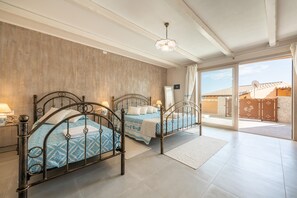 3 chambres, fer et planche à repasser, Wi-Fi gratuit, draps fournis