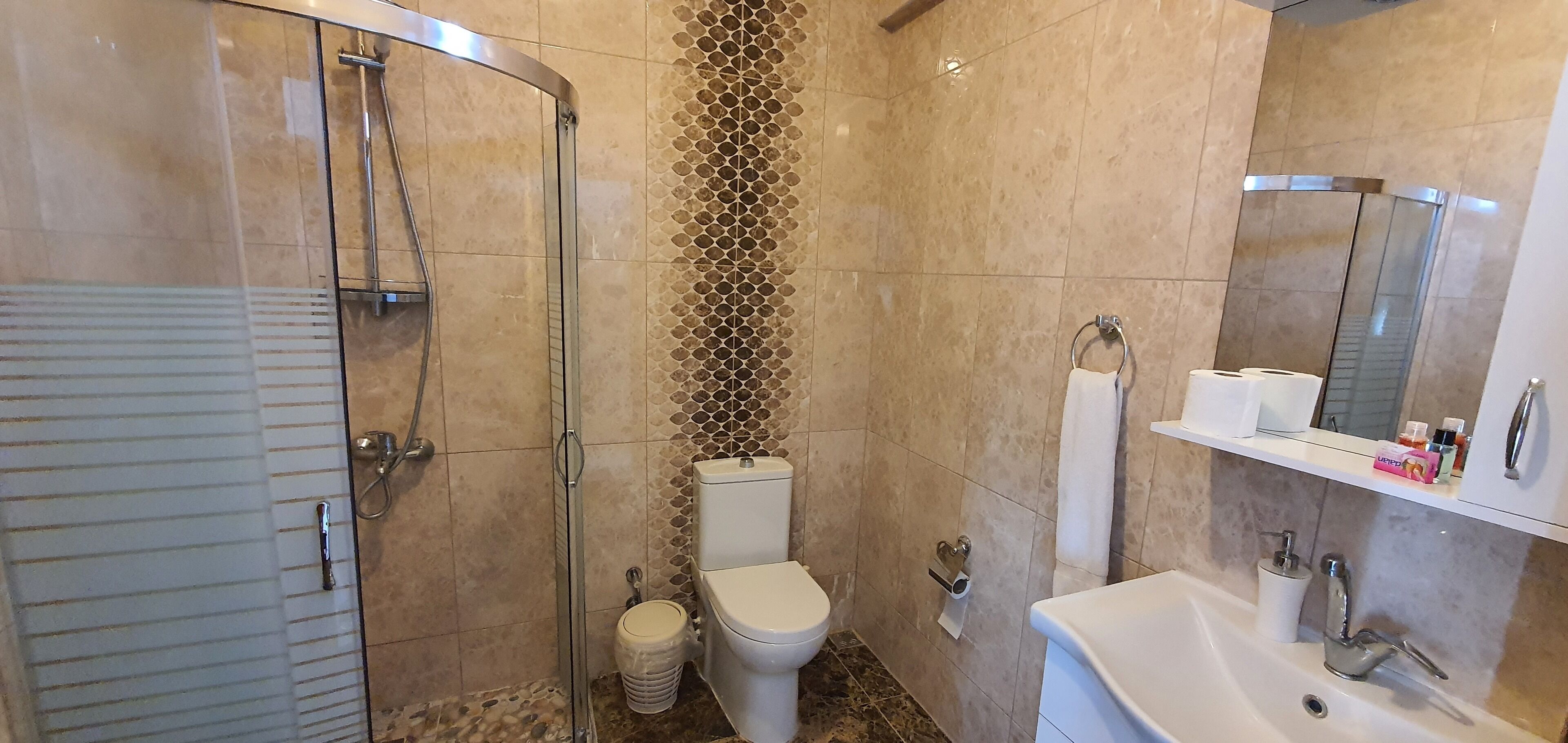 Standard Triple Room | Bathroom