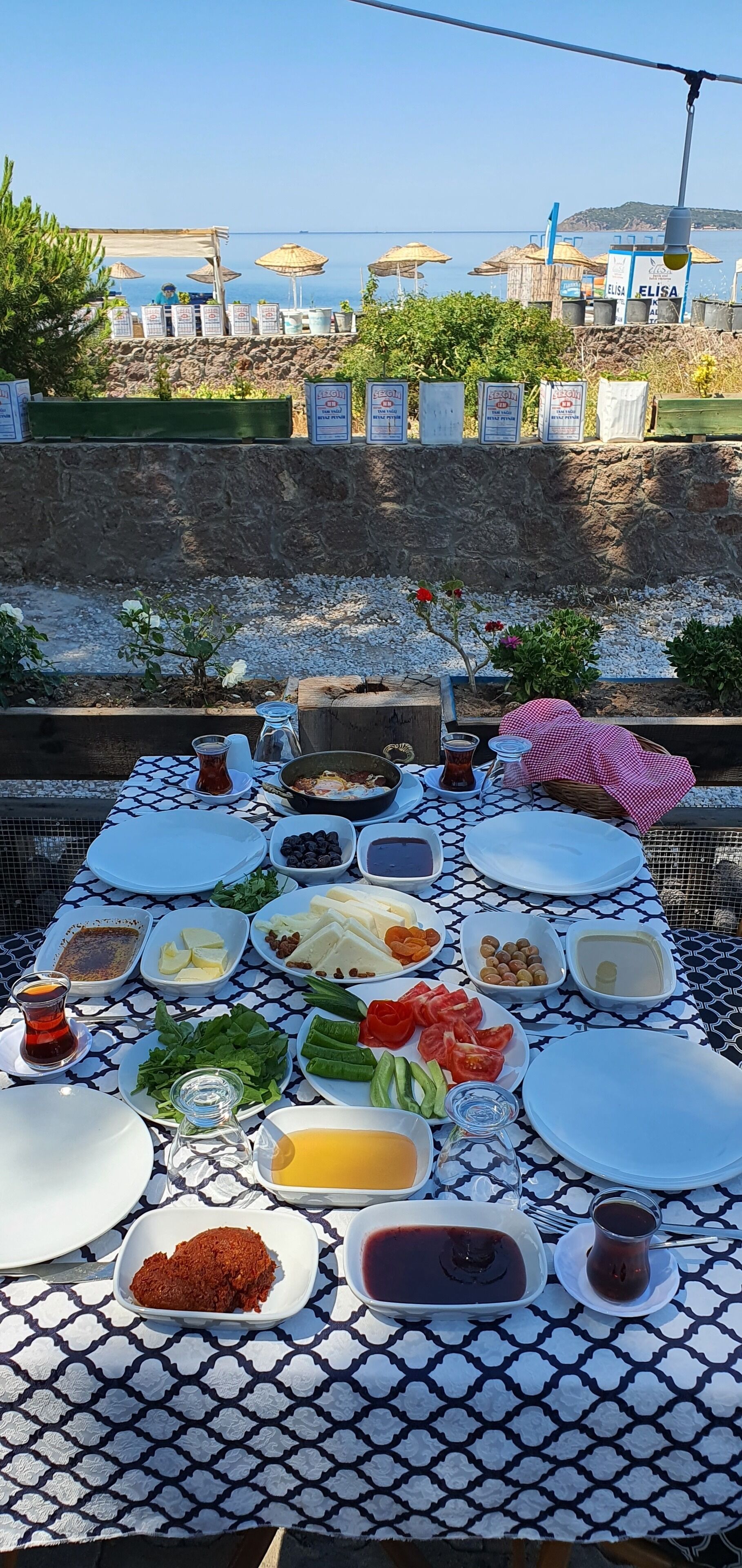 Sudah termasuk sarapan lengkap setiap hari