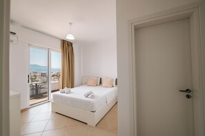 Habitación doble, balcón | Insonorización, wifi gratis y ropa de cama 