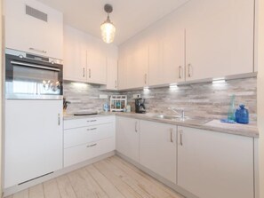 Réfrigérateur, four, lave-vaisselle, grille-pain