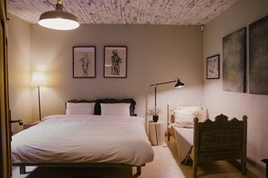 2 Schlafzimmer, Schreibtisch, Bügeleisen/Bügelbrett, Bettwäsche