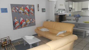 Een open haard, videogames, een dvd-speler en boeken