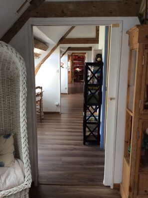 المنشأة من الداخل