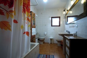 Doccia, asciugacapelli, bidet, asciugamani