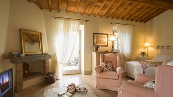 Ropa de cama de alta calidad, colchones con efecto memoria y minibar