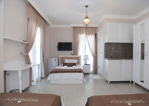 3 多间卧室、特色家居、办公桌、笔记本电脑工作区