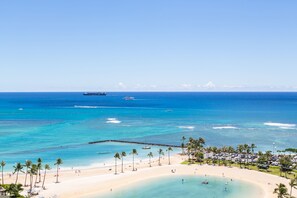 Beach nearby - Ilikai Hotel - Amazing Lagoon Views! Free WIFI, No Resort Fees! (Honolulu)