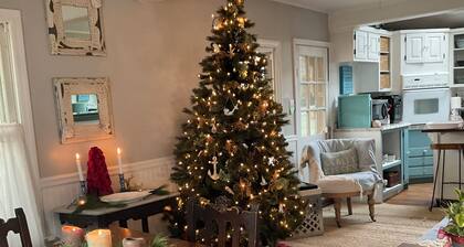 RELAXATION!! Inviting, Cozy NE Cottage, 2 min walk to 🏖️, Midcoast NYC, Boston.