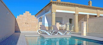 Holiday home with private pool and BBQ