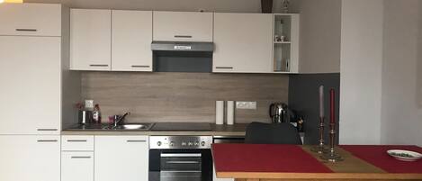 Frigorífic, forn, placa de cuina i rentaplats