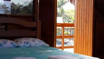 Cortinas blackout, Wi-Fi de cortesia, roupa de cama