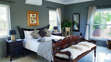 Suite superior, 1 cama de matrimonio, vistas al patio | Ropa de cama de alta calidad, tabla de planchar con plancha, wifi gratis