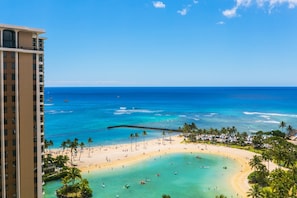 A beachfront hotel with a view of the ocean and beach. - Beautiful & Spacious Condo Duke Kahanamoku Lagoon View At The Ilikai Hotel! (Honolulu)