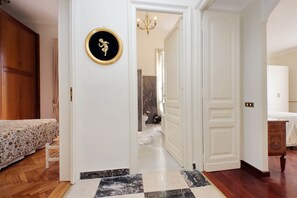 3 chambres, bureau, fer et planche à repasser, accès au Wi-Fi (inclus)