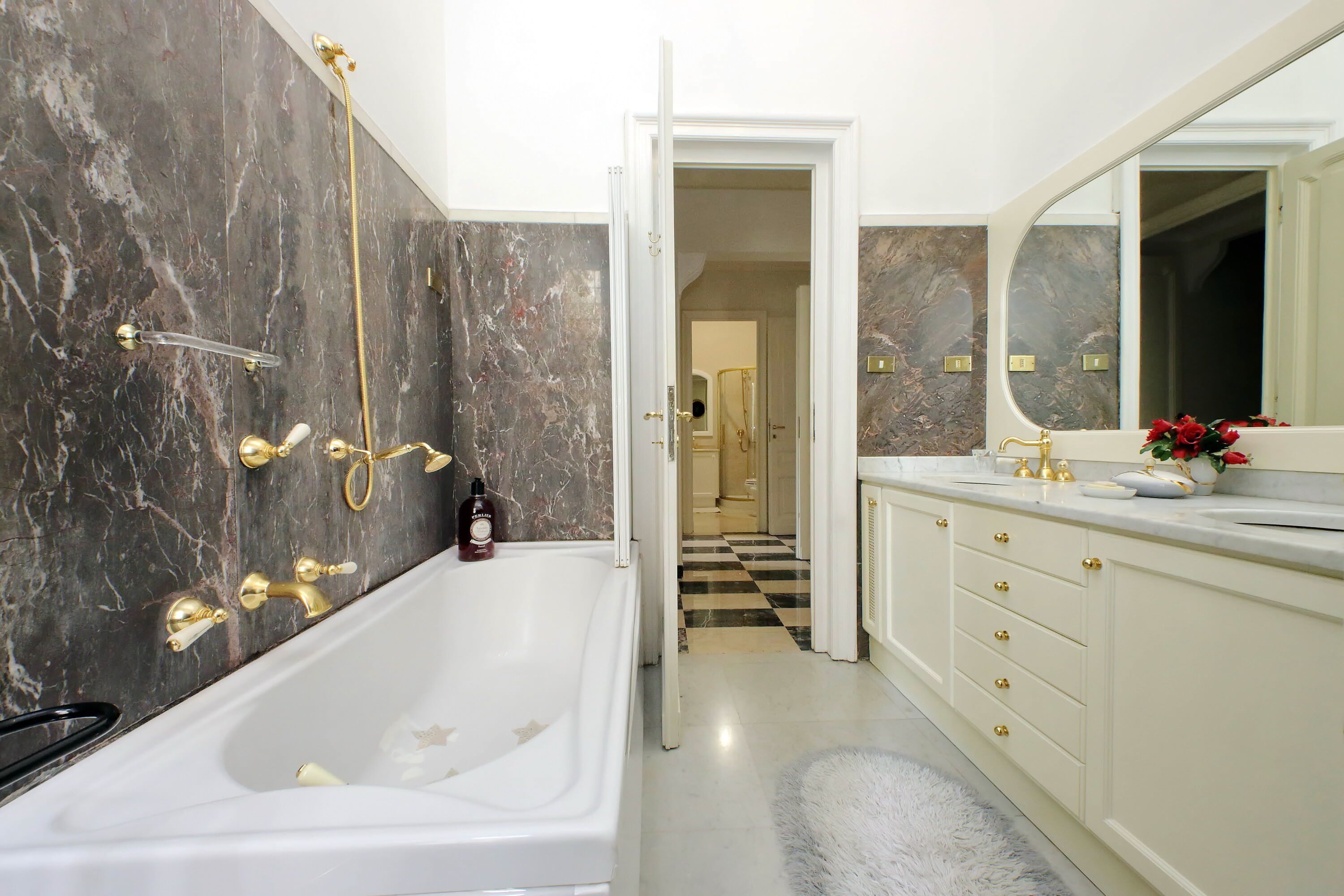 Combined shower/tub, hair dryer, bidet, towels