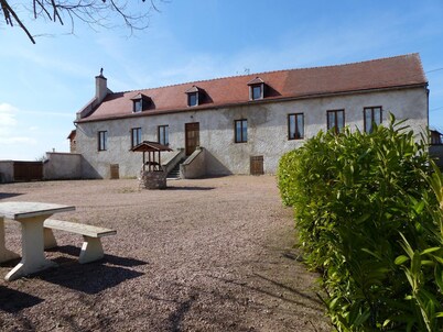 Independent house with garden, pets allowed, near Vichy