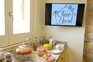 包含每日自助早餐