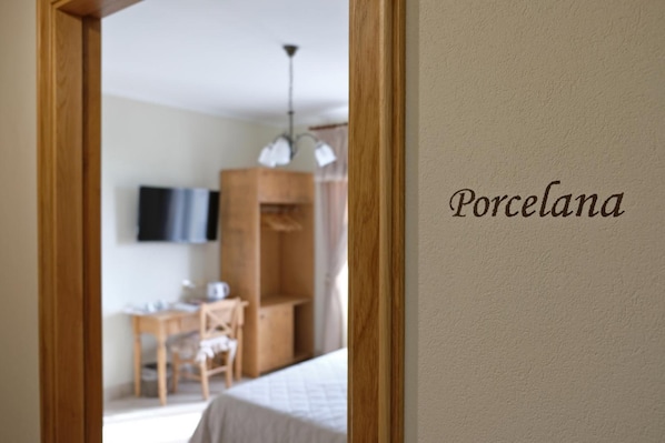 Caixa forta a l'habitació, decoració individual i mobiliari individual