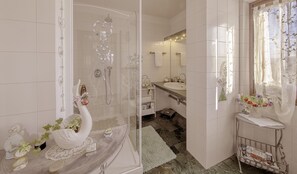 Dusche, Hydromassagedusche, kostenlose Toilettenartikel, Haartrockner