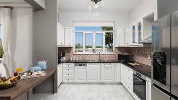 Réfrigérateur, micro-ondes, four, lave-vaisselle