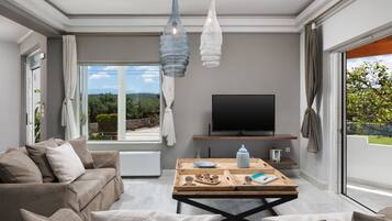 TV connectée, table de tennis de table, livres