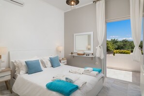 6 camere, una cassaforte in camera, una scrivania, ferro/asse da stiro