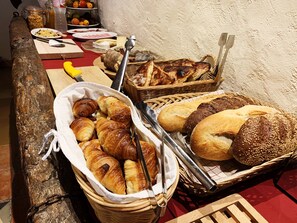 Daily buffet breakfast for a fee