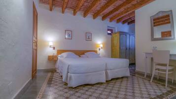 1 habitación, escritorio, wifi gratis y ropa de cama