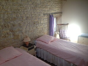 3 bedrooms, free WiFi, bed sheets