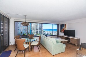 TV - Perfect Waikiki Location, Right Near The Beach! (Honolulu)