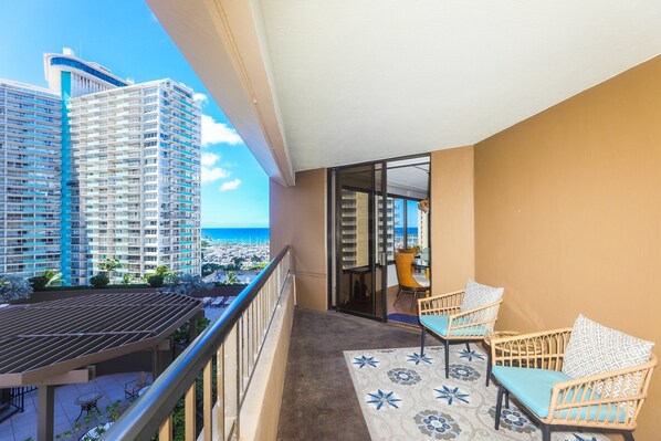 Property grounds - Perfect Waikiki Location, Right Near The Beach! (Honolulu)