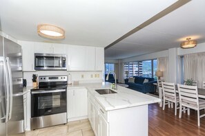 Fridge, microwave, oven, stovetop