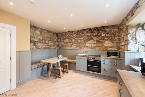 A beautifully renovated historic townhouse the sleeps 10 guests in 6 bedrooms