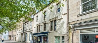 A beautifully renovated historic townhouse the sleeps 10 guests in 6 bedrooms