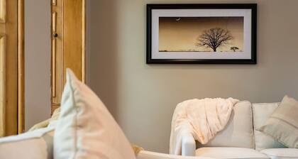 A beautifully renovated historic townhouse the sleeps 10 guests in 6 bedrooms