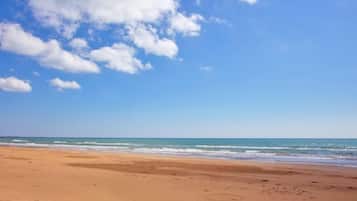 Una spiaggia nelle vicinanze