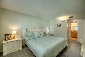 2 bedrooms, iron/ironing board, free WiFi
